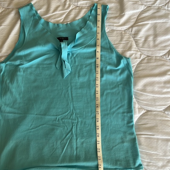 Summer ready top with knot detail at neckline - Picture 5 of 6